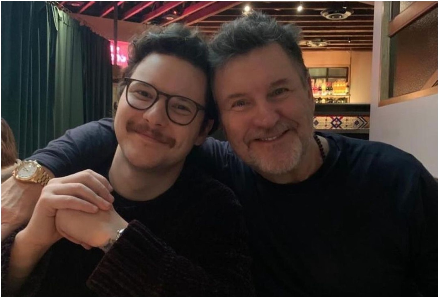 Antonio Calloni parabeniza o filho, e web reage: 'A cara do pai'