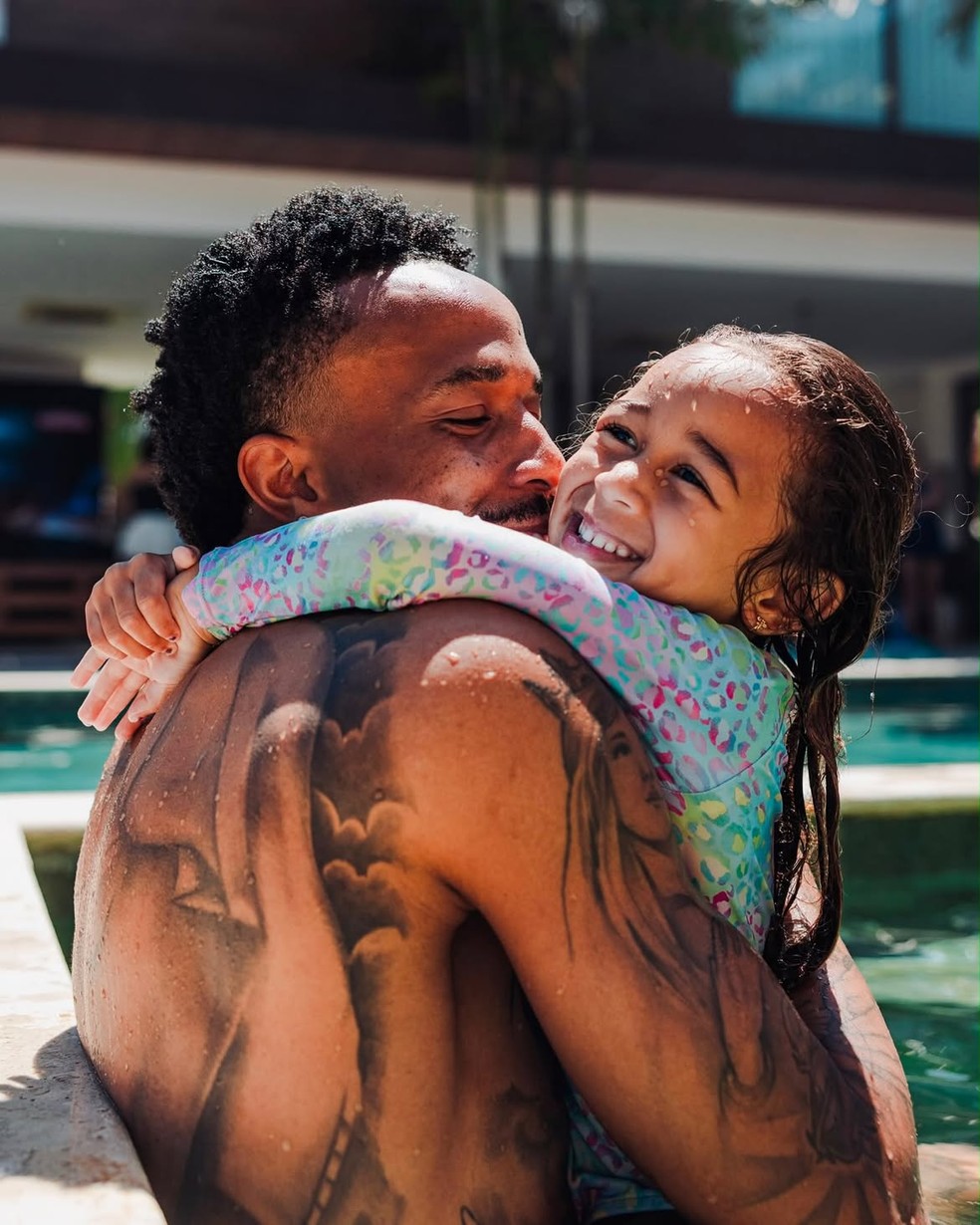 Éder Militão e Cecília — Foto: Reprodução/Instagram