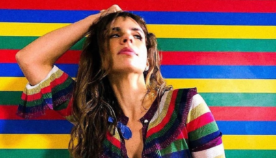 Maria Ribeiro ignora tendência Barbiecore e brinca: 'Suzy listrada'