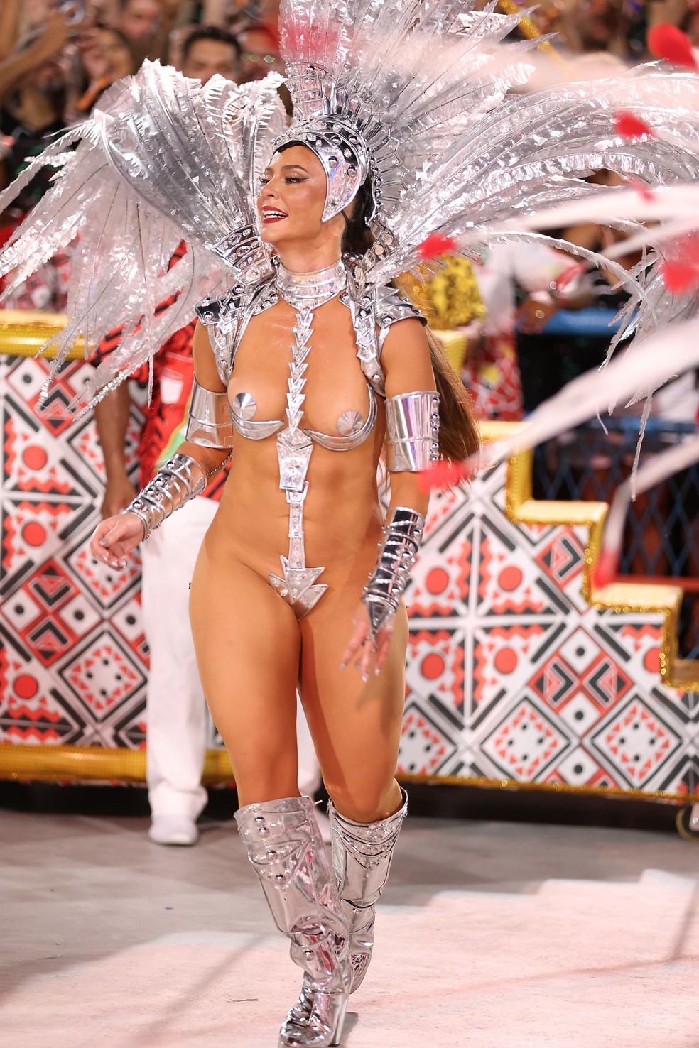 Paolla Oliveira, rainha de bateria da Grande Rio — Foto: Daniel Pinheiro / AgNews