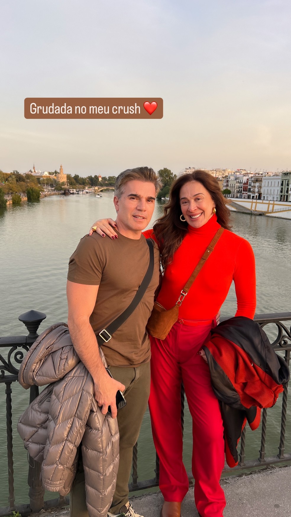 Claudia Raia curte passeio romântico com Jarbas Homem de Mello. 