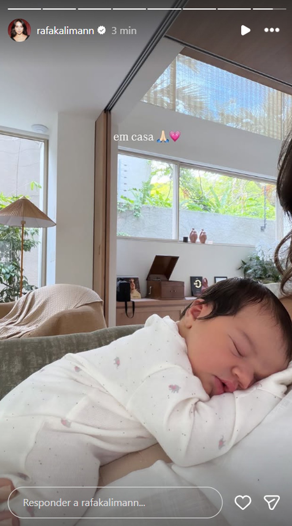 Rafa Kalimann curte momento grudadinha com a filha, Zuza — Foto: Reprodução/Instagram