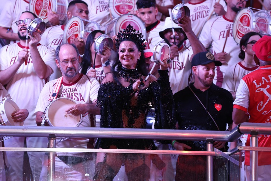 Viviane Araujo ensaia na quadra do Salgueiro