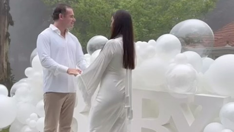 Thor Batista e Lunara Campos fazem chá revelação, e revelam nome e sexo
