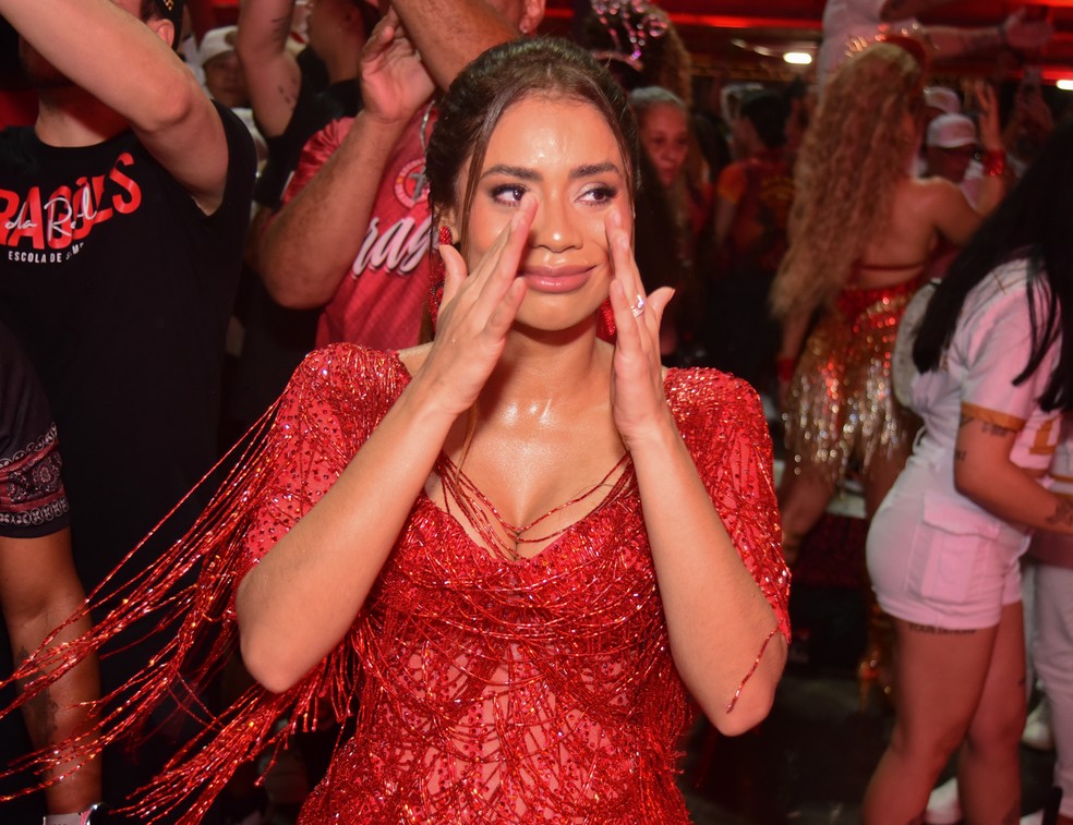 Lexa se emociona na festa de lançamento do enredo da Dragões da Real ...