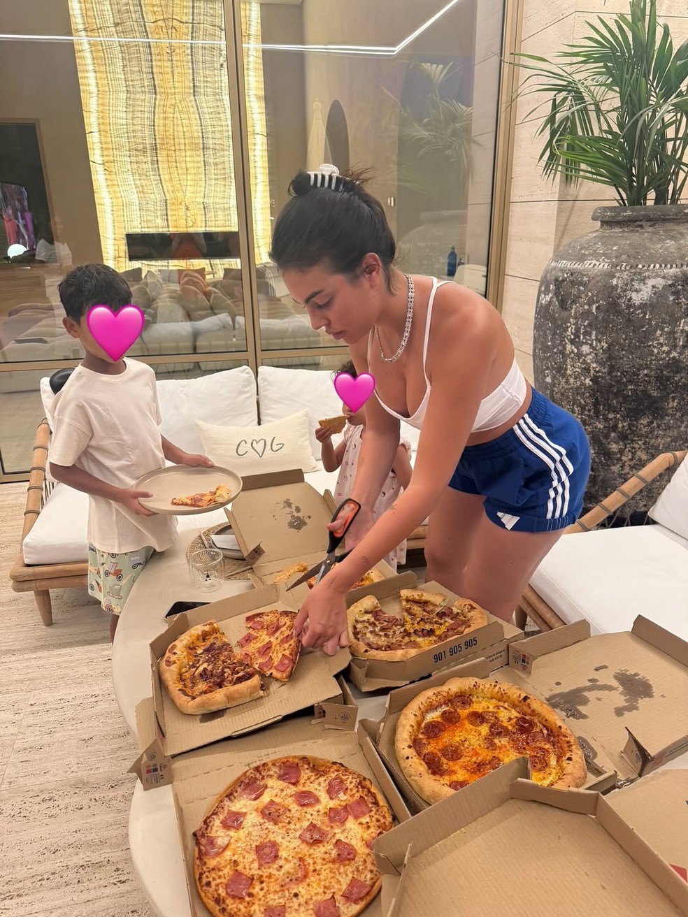 Georgina Rodríguez compartilhou momentos de 'amor' nas redes sociais — Foto: Reprodução/Instagram