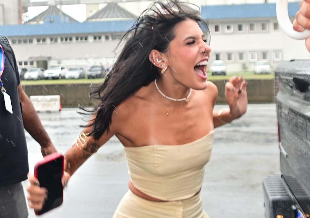 Ana Castela chega a Santos para embarcar no cruzeiro 'Férias com a Boiadeira em Alto-mar'