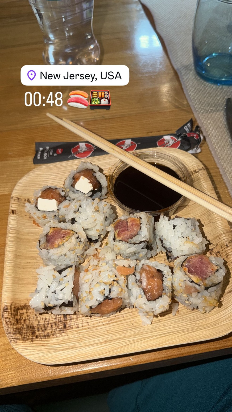 Lucas Paquetá comeu comida japonesa após o Brasil vencer o Japão na Copa — Foto: Reprodução/Instagram