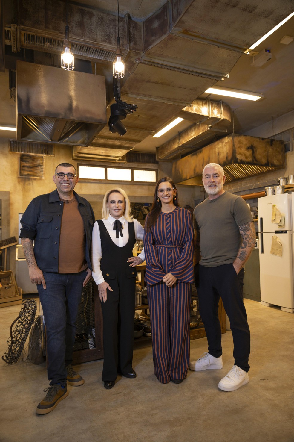 Jefferson Rueda, Ana Maria Braga, Renata Vanzetto e Alex Atala nas gravações do reality 'Chef de Alto Nível' — Foto: Beto Roma/TV Globo