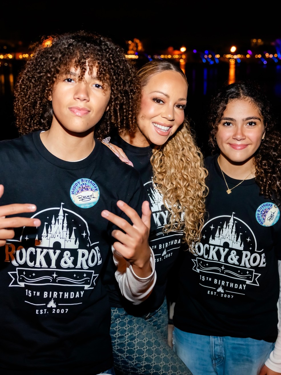Mariah Carey encanta fãs ao postar fotos descontraídas com os filhos