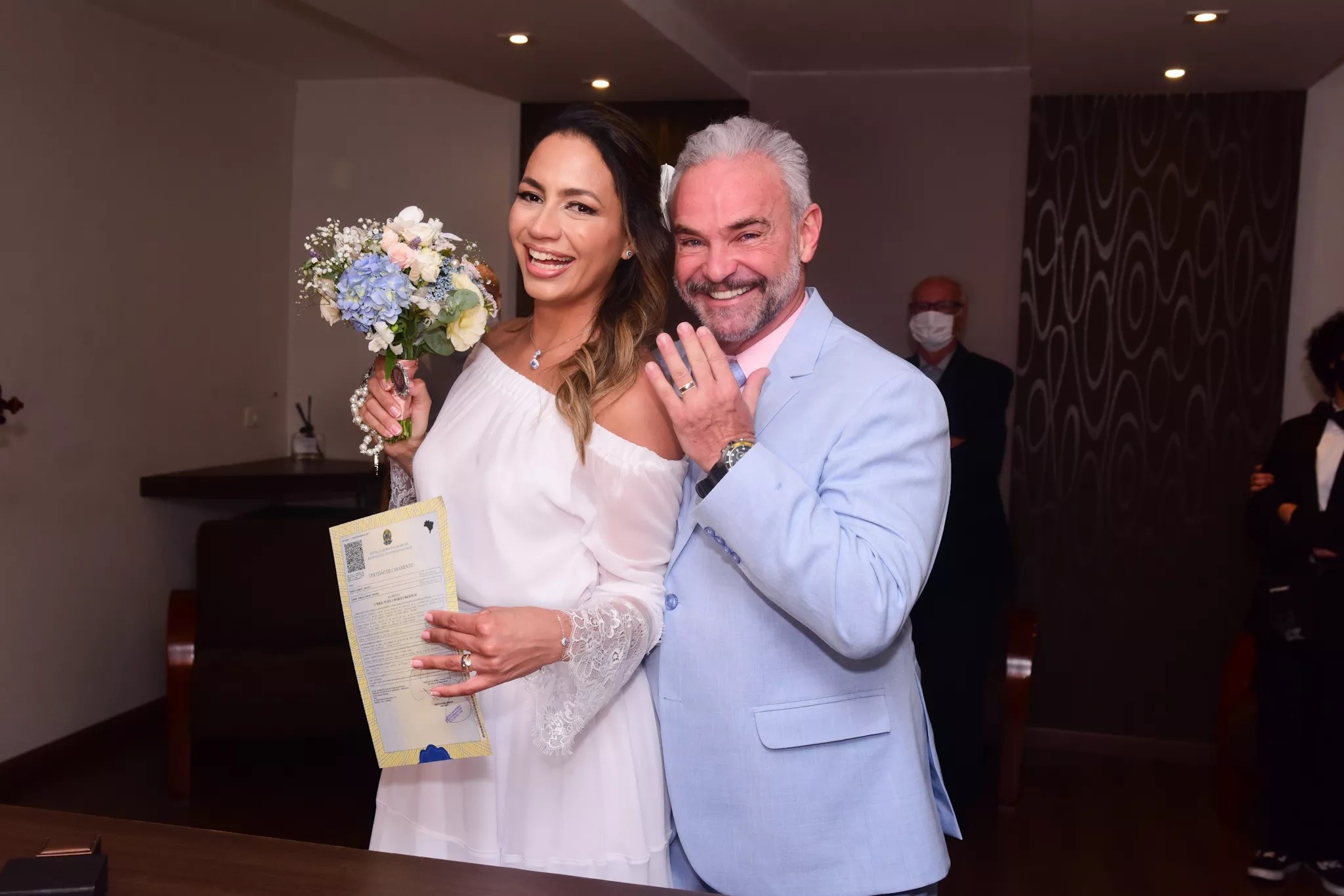 Mateus Carrieri celebra cinco anos de casamento: 'Namoramos e noivamos na pressa. A pandemia nos ensinou a não perder tempo'