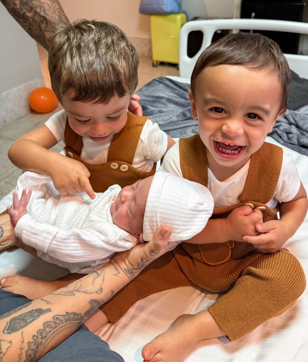 Clara Maia celebra alta hospitalar no filho caçula — Foto: Reprodução/Instagram