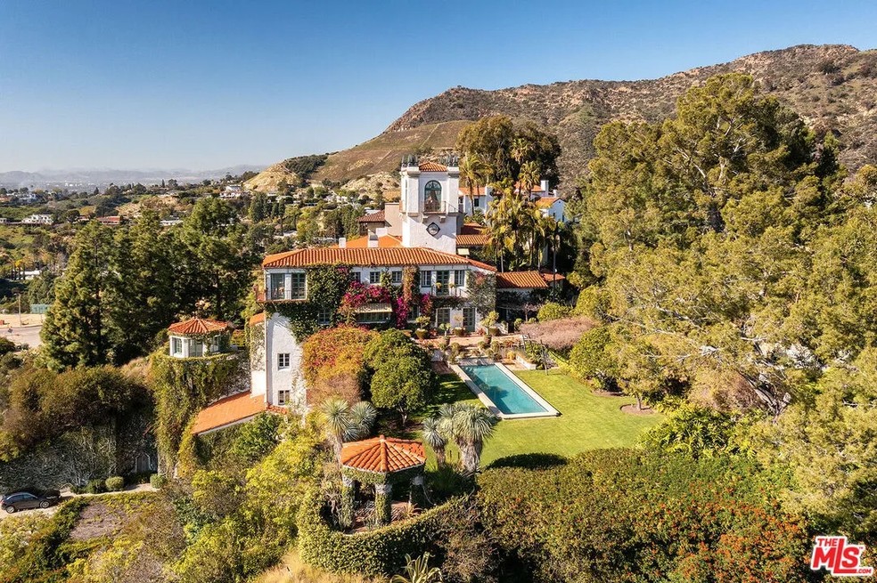 Mansão que foi de Madonna é colocada à venda por R 106 milhões