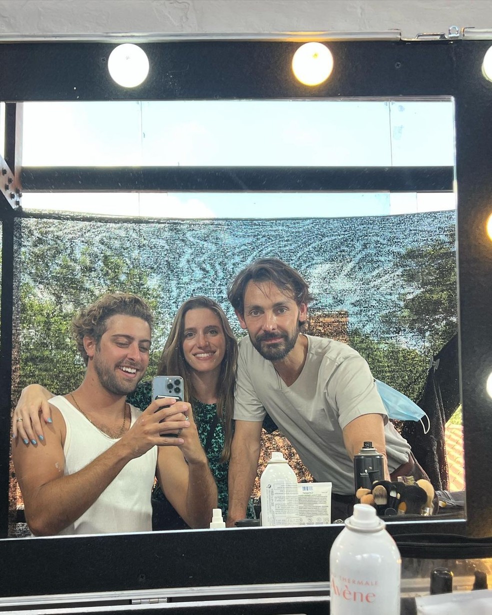 Eike Duarte com Clara Verdier e Ivo Müller nos bastidores do curta 'Eu Tenho Uma Voz' — Foto: Reprodução/Instagram
