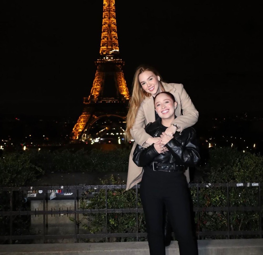 Júlia Ribeiro abre álbum de viagem romântica a Paris ao lado de Mari ...