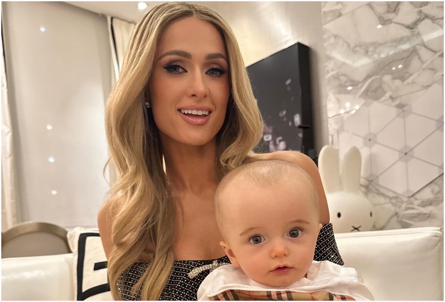 Filho de Paris Hilton sofre ataques virtuais: #39 A cabeça dele é enorme #39