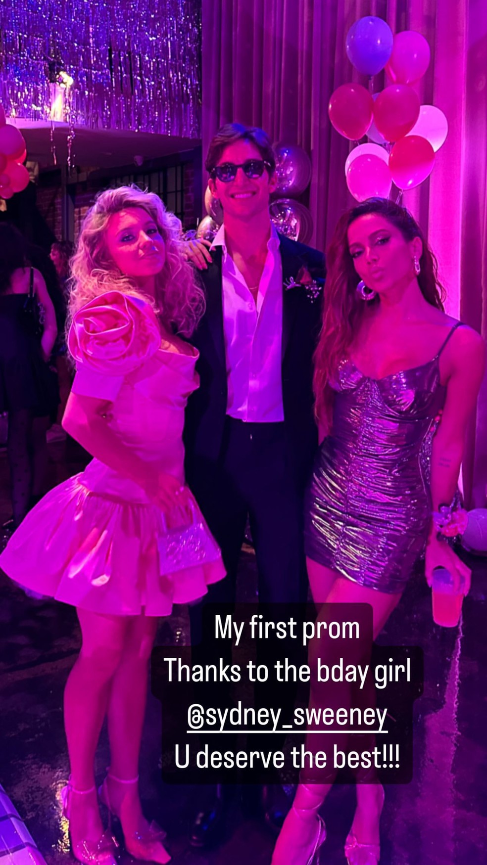 Anitta vai à sua primeira 'festa de formatura' nos EUA com Sydney Sweeney — Foto: Instagram
