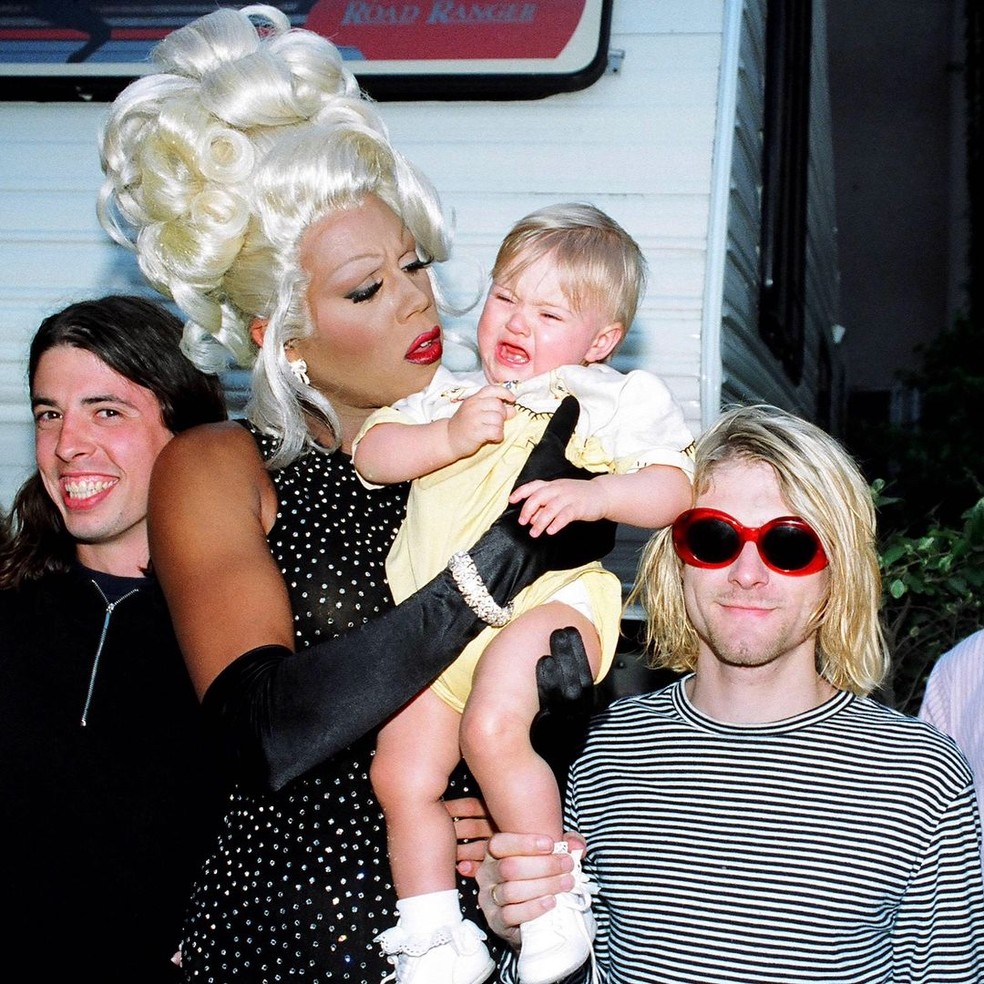 Frances Bean com Dave Grolh, RuPaul e Kurt Cobain — Foto: Reprodução/Instagram