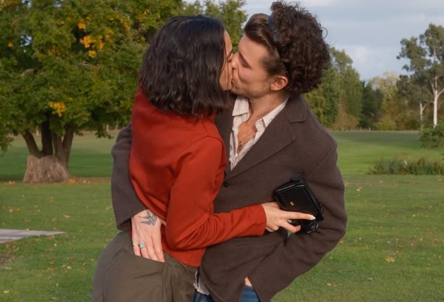 Shawn Mendes compartilha beijão em Bruna Marquezine