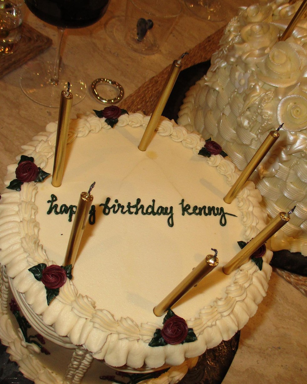 Por Hingrid Trindade no Instagram: “Olha quem apareceu por aqui nov…  Bolos  de aniversário de 40 anos, Belos bolos de aniversário, Decoração do bolo de  aniversário