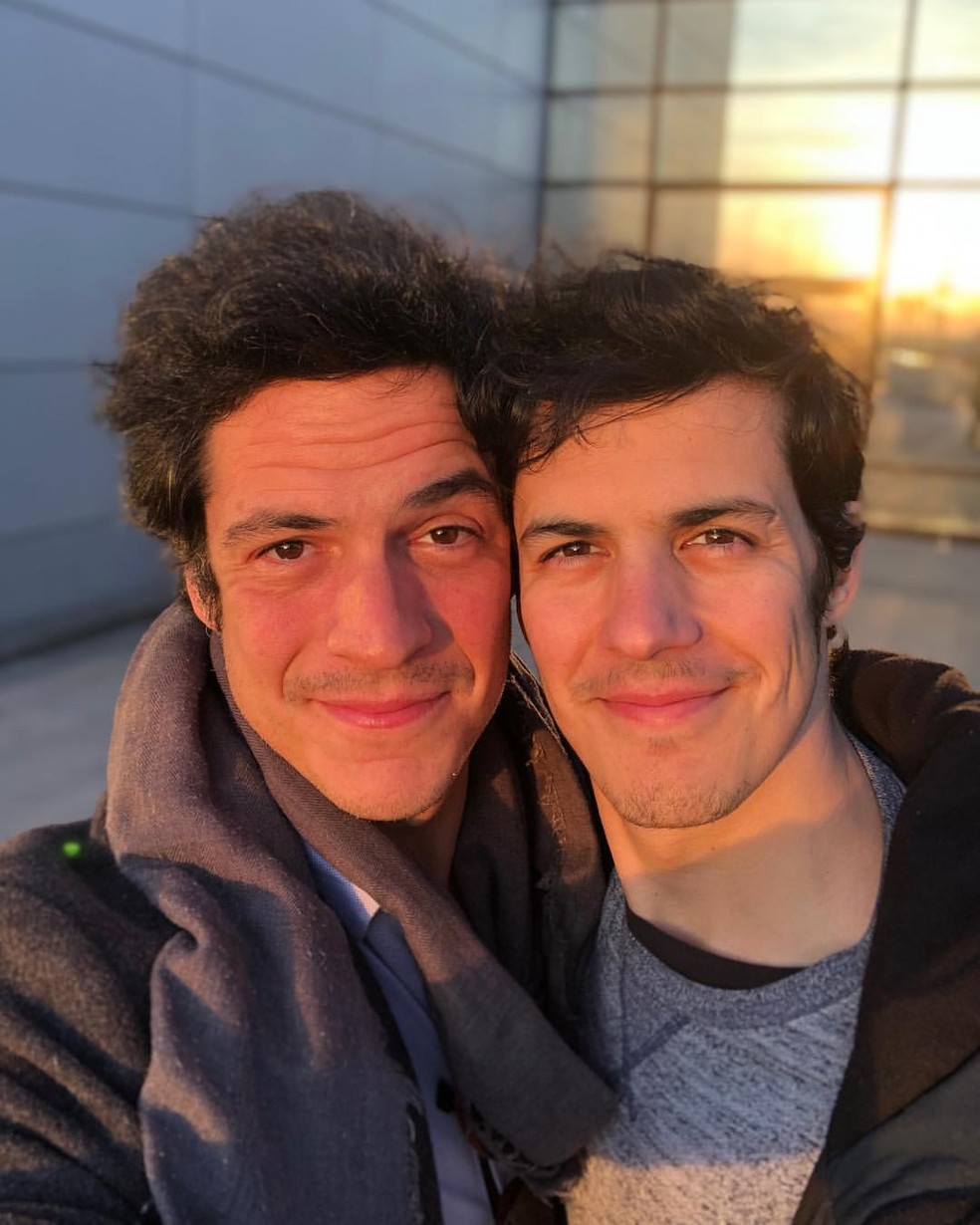 Mateus Solano escala Pedra da Gávea com o irmão bailarino que mora na Europa