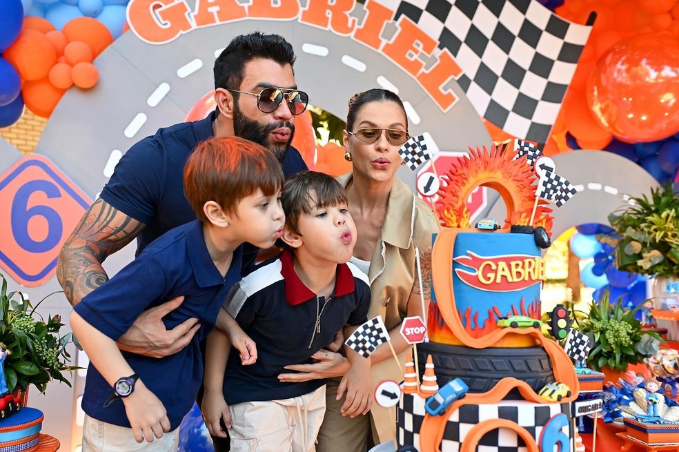 Andressa Suita e Gusttavo Lima comemoram os 6 anos do filho mais velho, Gabriel — Foto: Instagram