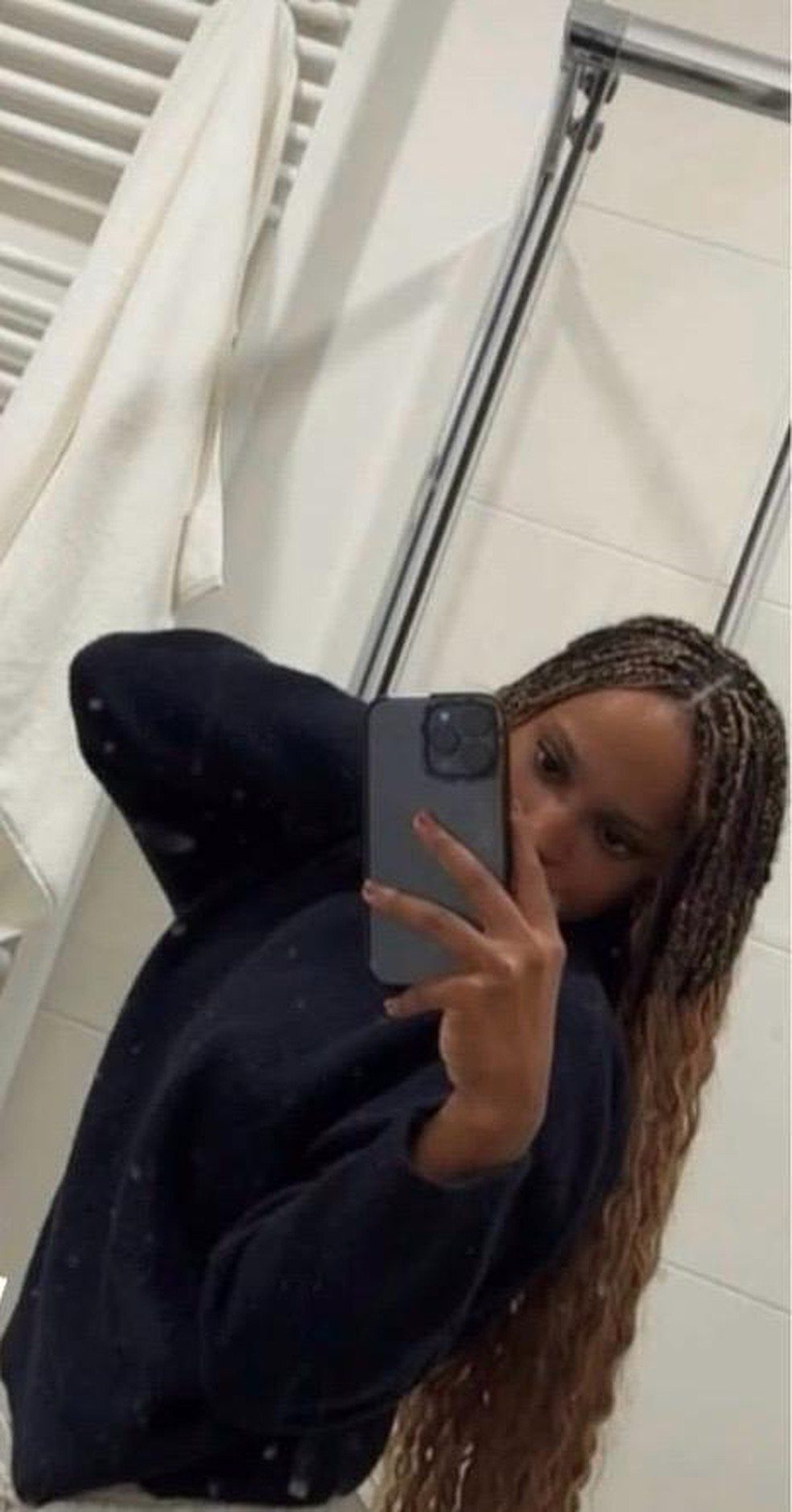 Rebecca Andrade no banheiro de Gabi Guimarães — Foto: Reprodução/Instagram