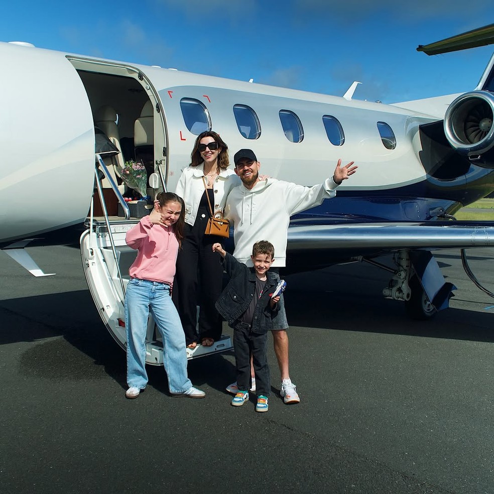 Jorginho com a família e a enteada, Ada, de 11 anos — Foto: Reprodução/Instagram