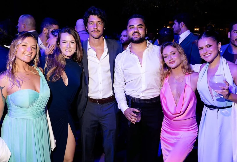 Maisa abre álbum de fotos do casamento de Giovanna Lancellotti e Gabriel David — Foto: Reprodução/ Instagram