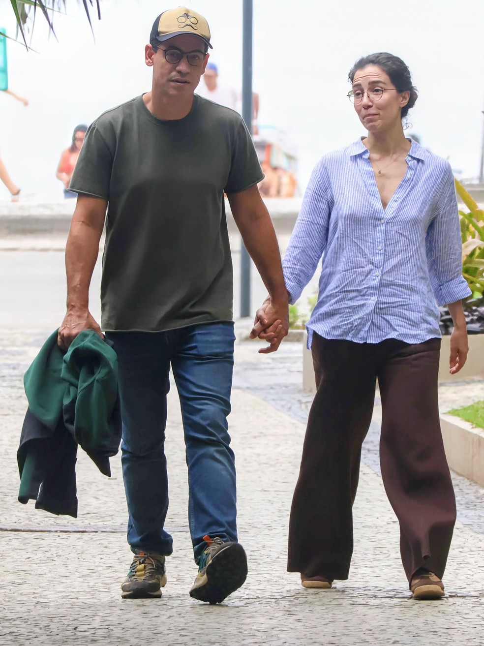 Marjorie Estiano passeia com o namorado, Márcio Maranhão, no Rio — Foto: Daniel Delmiro/AgNews