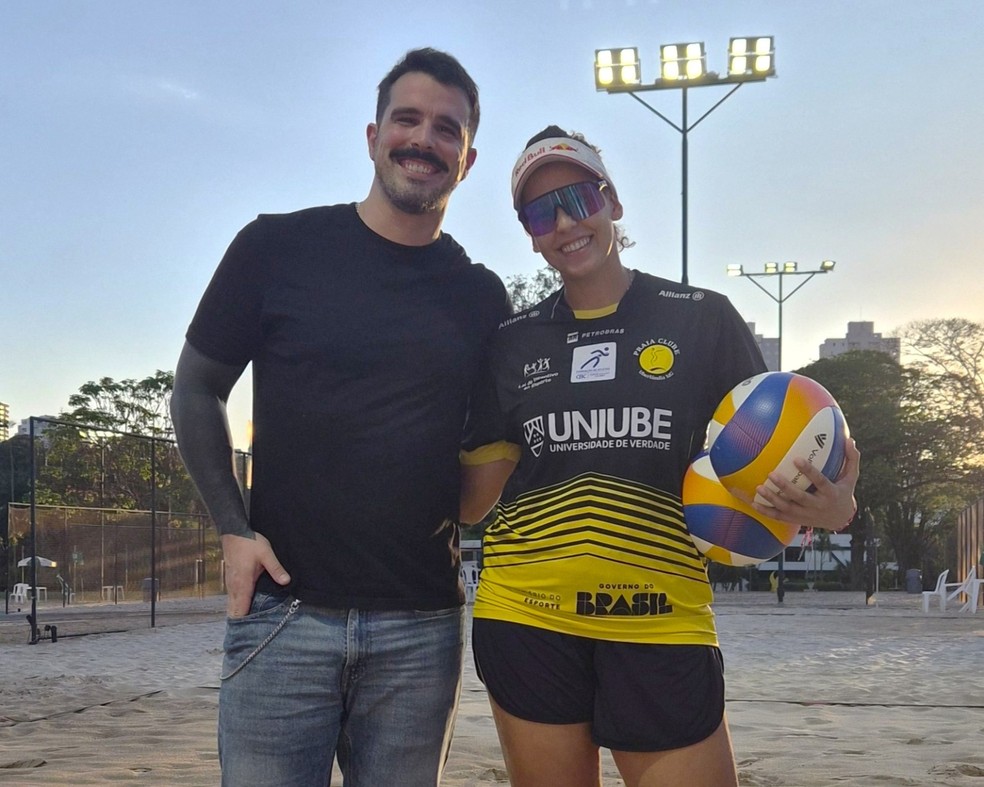 Ex-nadador Bruno Fratus com Duda Lisboa — Foto: Globo/Divulgação