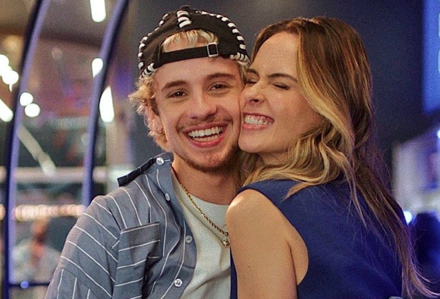 Ana Paula Renaulti se intitula mãe de reality no aniversário de Juliano Floss