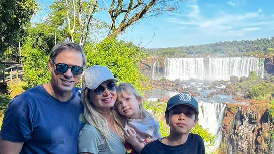 Eliana posa com o marido e filhos em novas fotos de viagem a Foz do Iguaçu