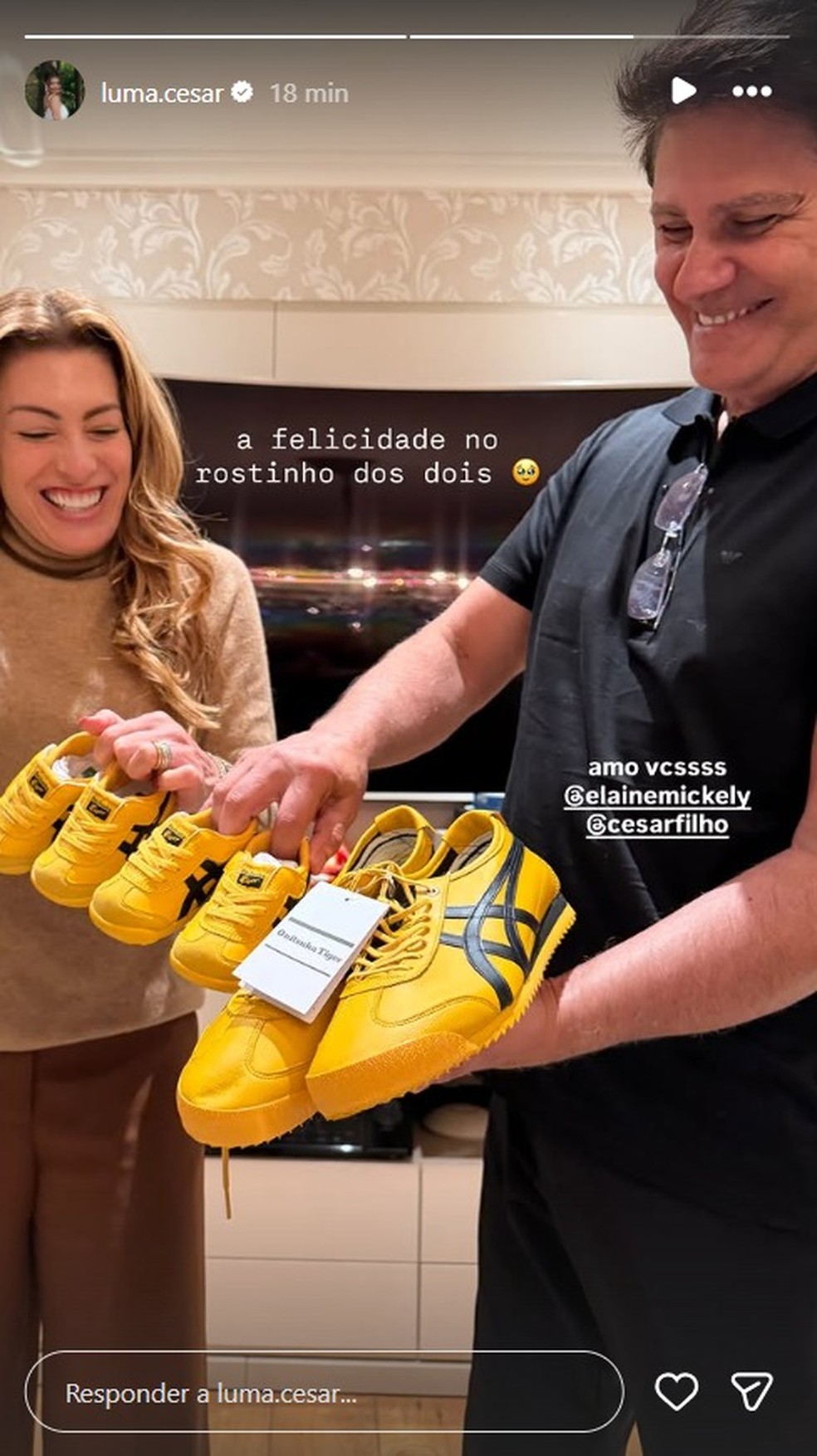 Luma Cesar exibe tênis combinando que Cesar Filho e Elaine Mickely trouxeram do Japão para os netos — Foto: Reprodução/Instagram