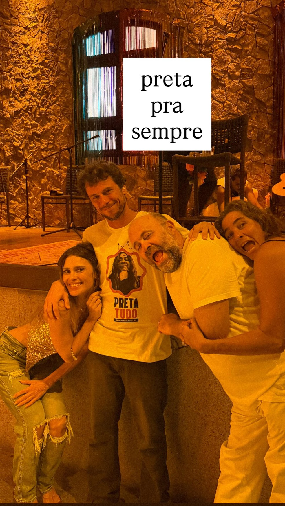 Os casais Carolina Dieckmmann e Tiago Worcman, e Otávio Muller e Adriana Junqueira Schmidt — Foto: Reprodução/Instagram