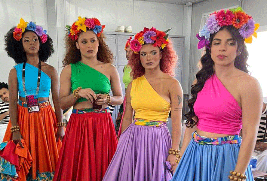 Bailarinos da Global Village fazem vários shows ao longo de toda a tarde