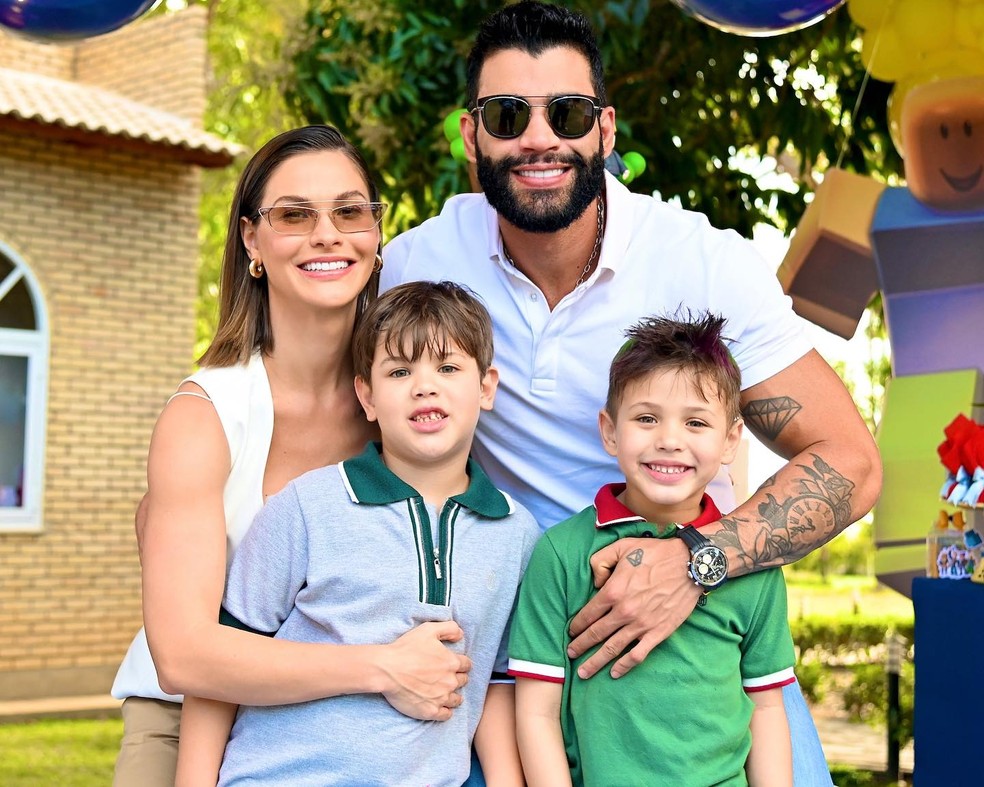 Andressa Suita e Gusttavo Lima com os filhos &mdash; Foto: Reprodu&ccedil;&atilde;o do Instagram
