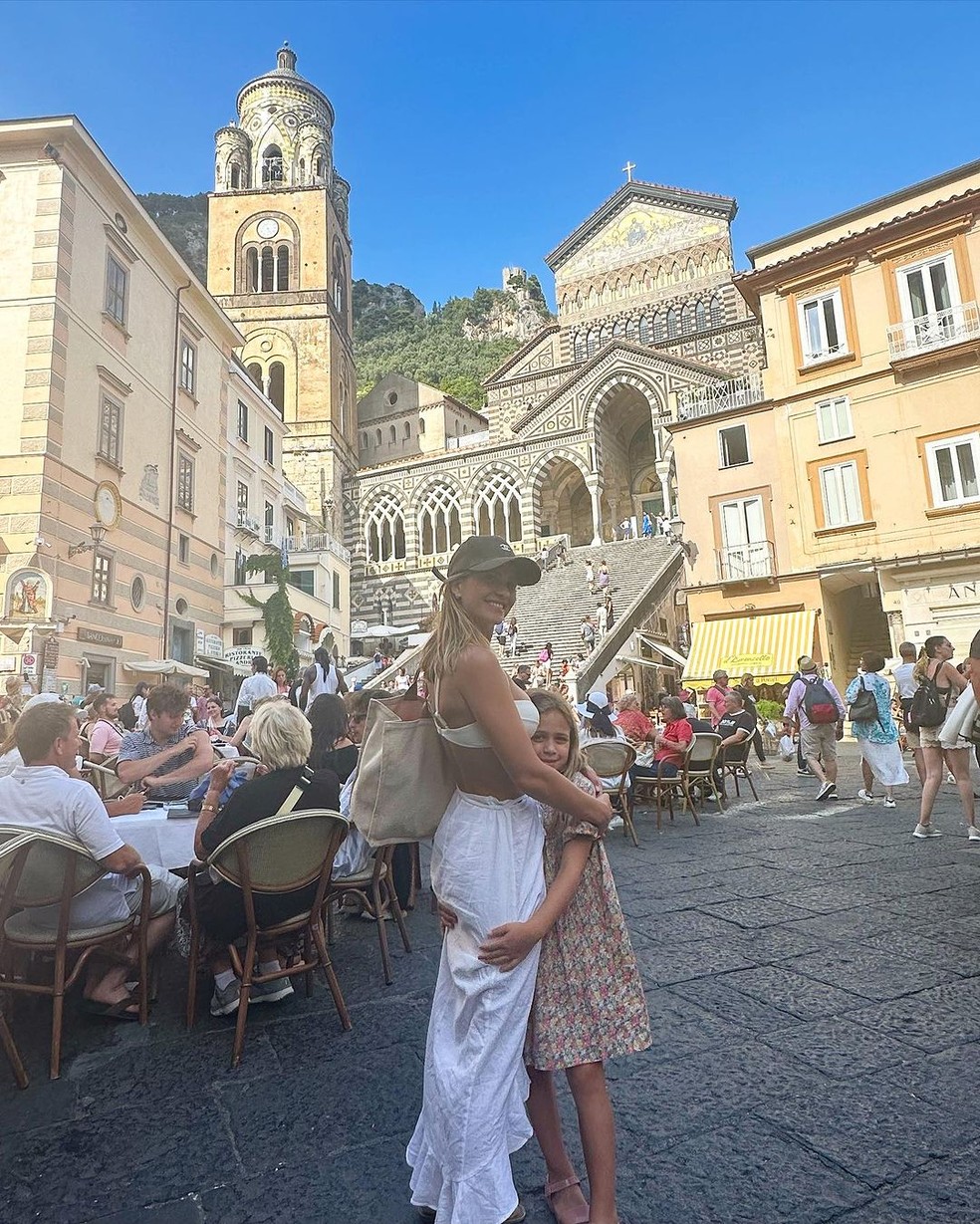 Luiza Valdetaro e a filha caçula, Sophia, em férias na Itália — Foto: Reprodução/Instagram