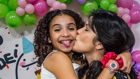 Samara Felippo comemora aniversário da filha mais nova e se declara
