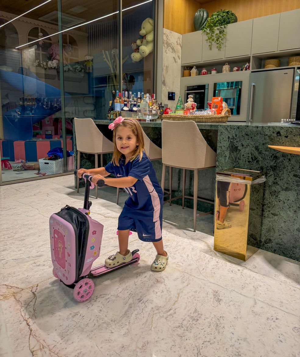 Virginia Fonseca mostra tarde com os filhos, Maria Alice, Maria Flor e José Leonardo — Foto: Reprodução / Instagram