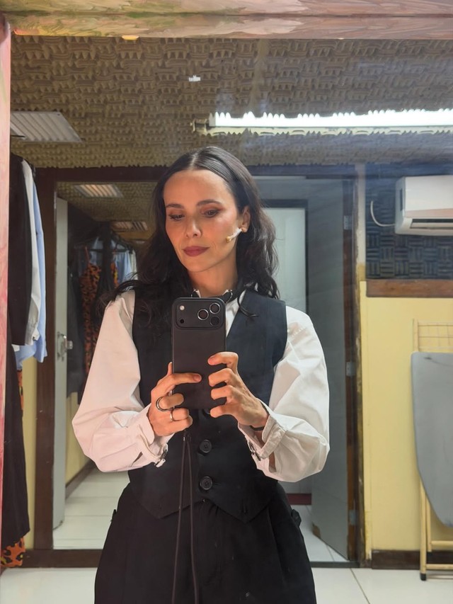 Discreta, Débora Falabella posta foto com marido: 'Janeiro está ...