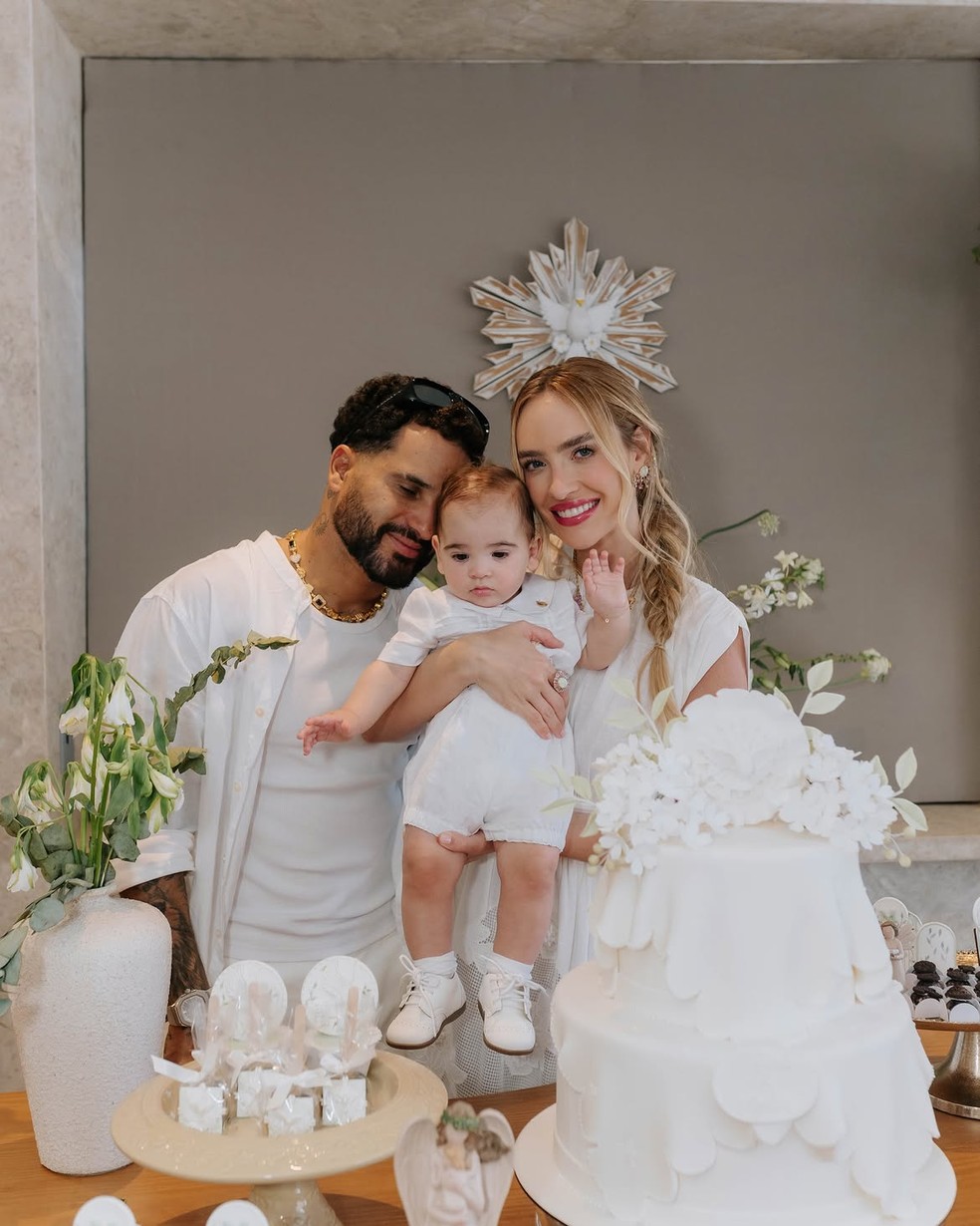 Ítalo Ferreira e esposa batizam o filho — Foto: Reprodução/Instagram