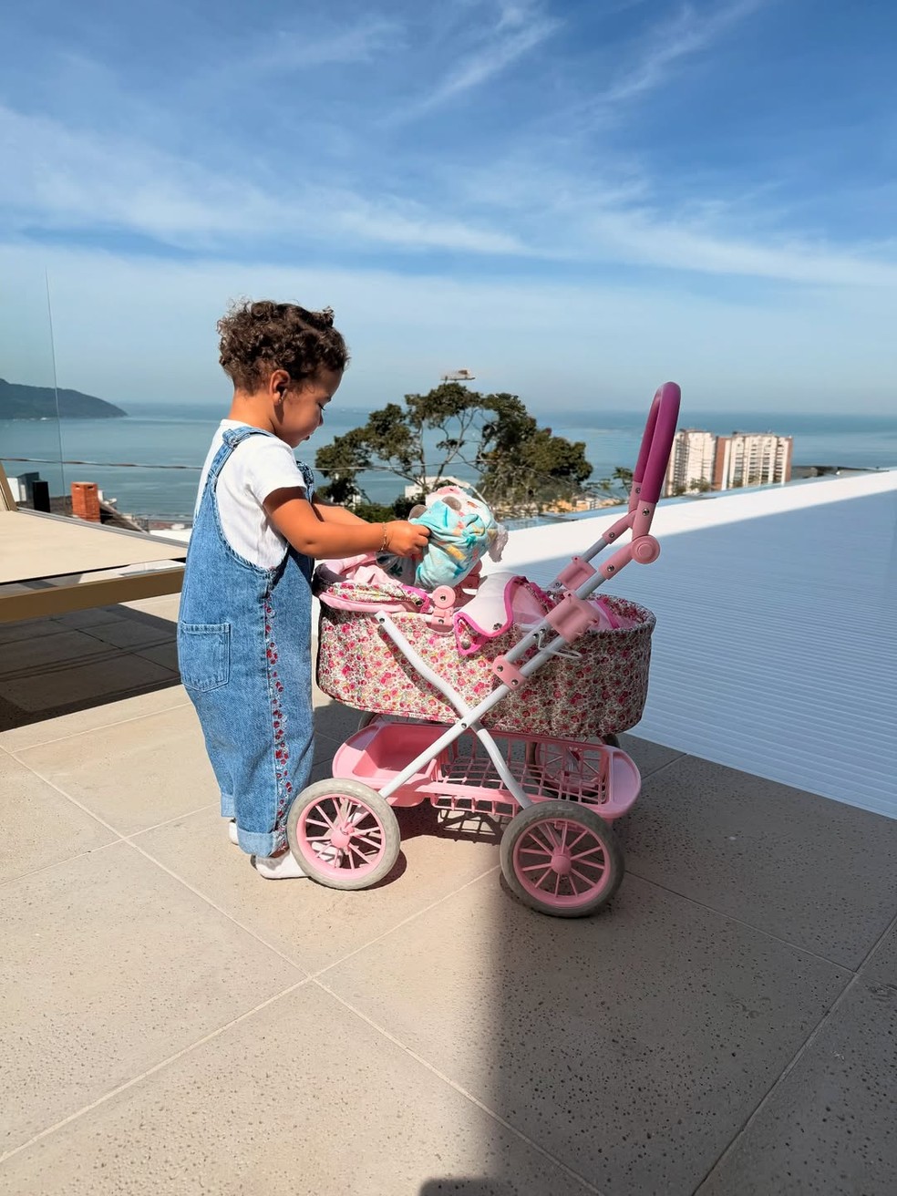 Bruna Biancardi abre álbum de fotos de vida em família com Neymar, Mavie e Mel — Foto: Reprodução/Instagram