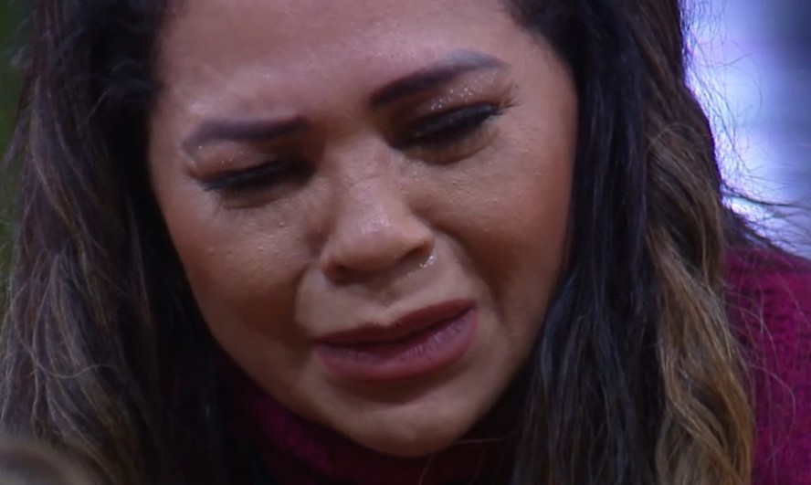 Darlin Ferrattry se emociona no primeiro dia de confinamento de 'A Fazenda 18'