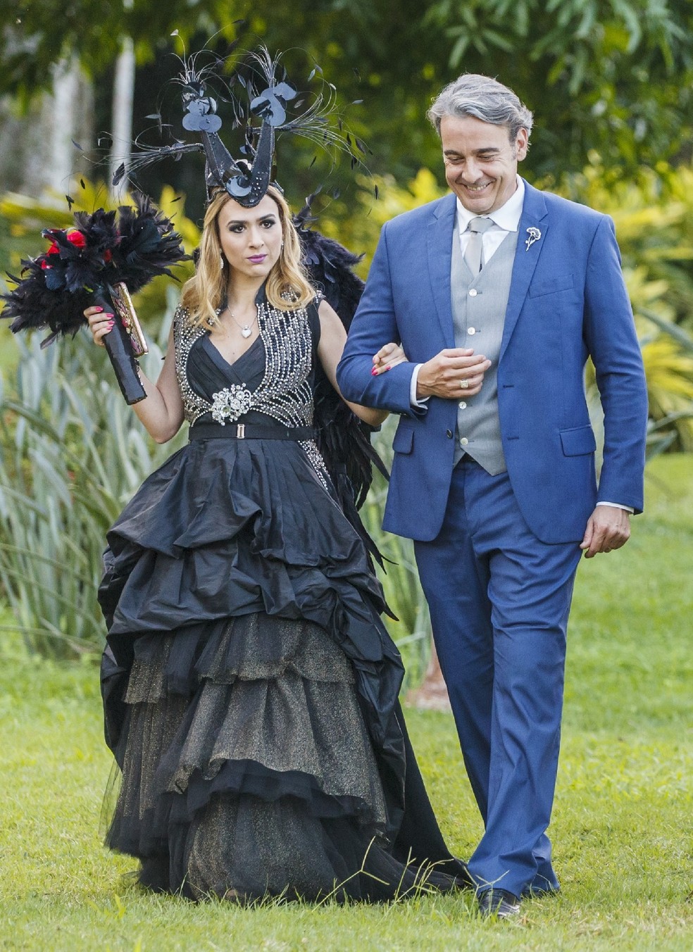 Fedora (Tata Werneck) usou vestido de noiva preto na novela Haja Coração (Globo, 2016) — Foto: Arthur Meninea/TV Globo