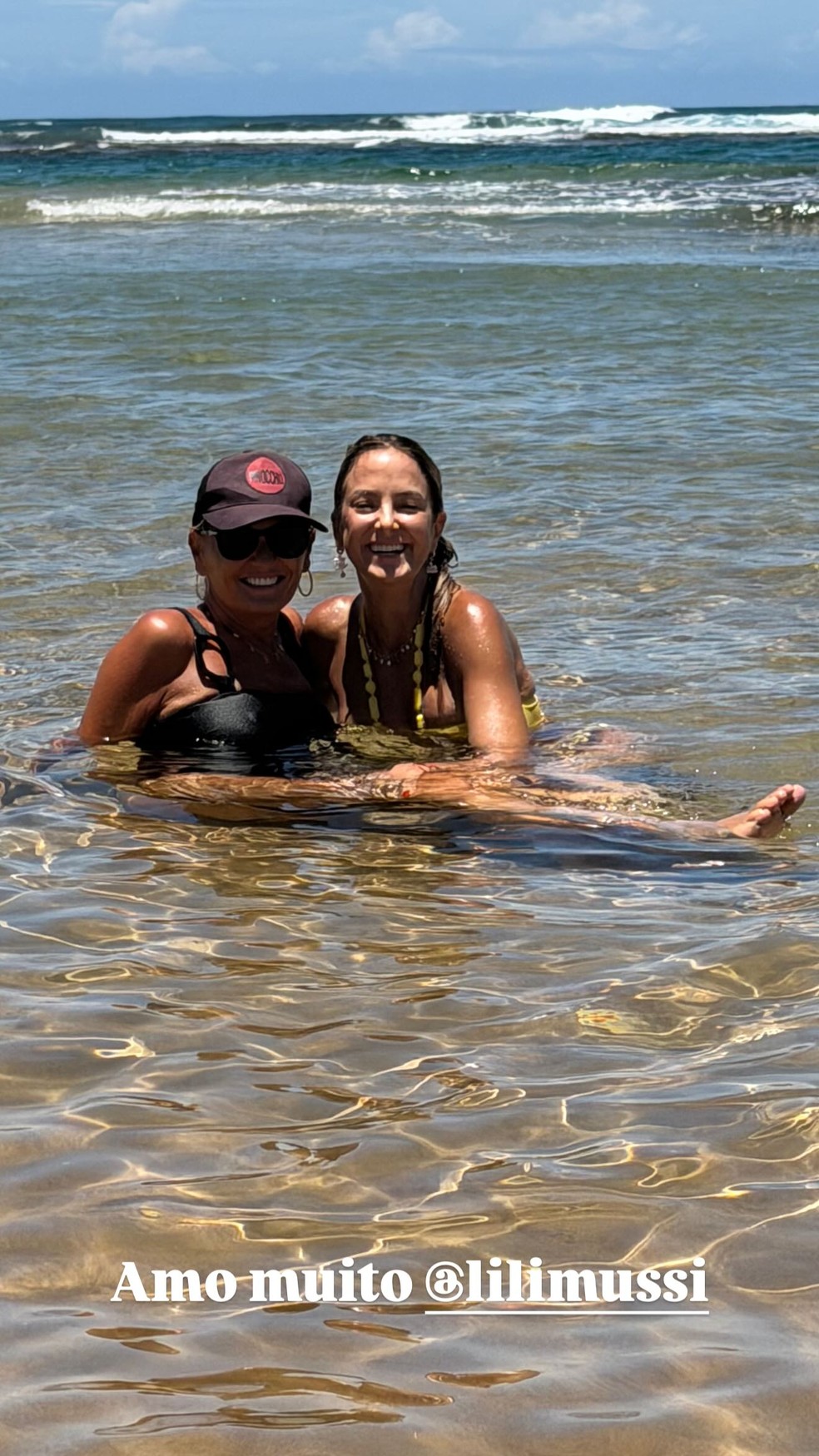 Ticiane Pinheiro curte a Bahia com a filha caçula, Manuella, e amiga — Foto: Reprodução/Instagram