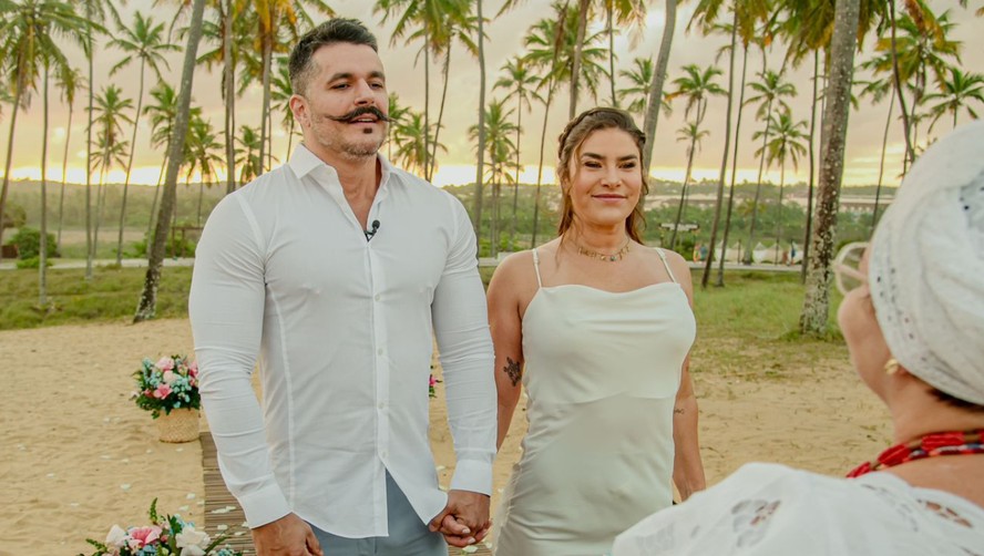 Os atores Priscila Fantin e Bruno Lopes renovaram os votos de casamento