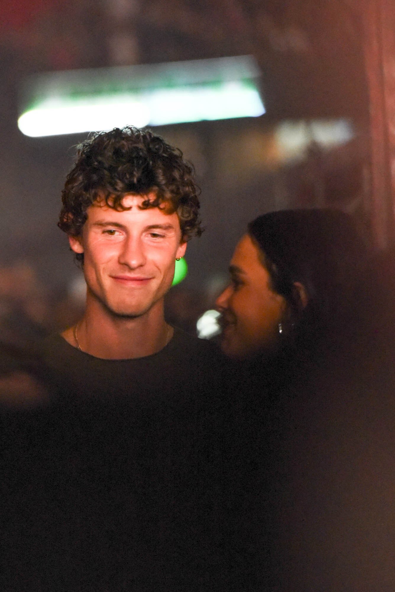 Shawn Mendes e Bruna Marquezine — Foto: Brazil News