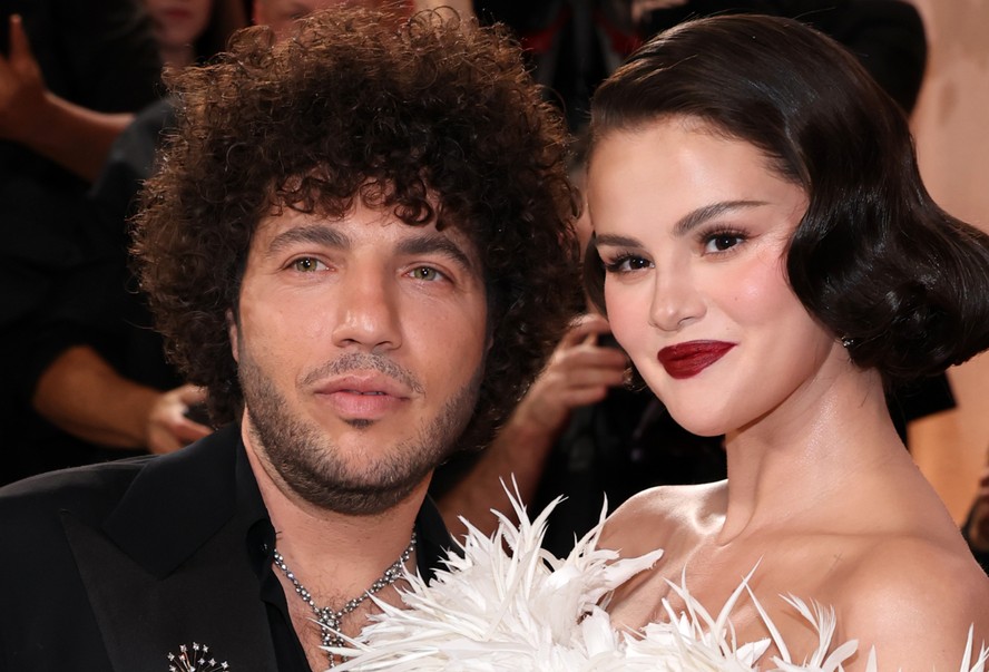 Selena Gomez e Benny Blanco no Globo de Ouro 2026