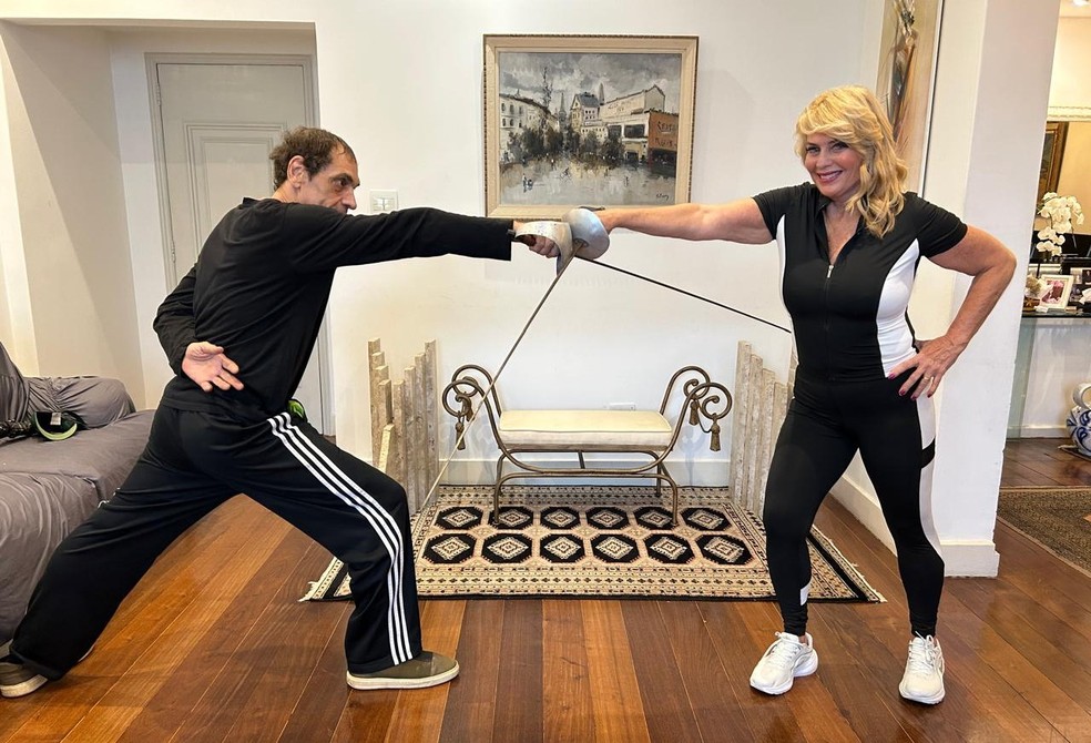 Ex-BBB Cida Moraes surpreende ao praticar esgrima e desafia limites aos 60+ — Foto: DIVULGAÇÃO/ZAPP NEWS